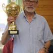 Der Sieger Jürgen Juhnke mit Pokal
